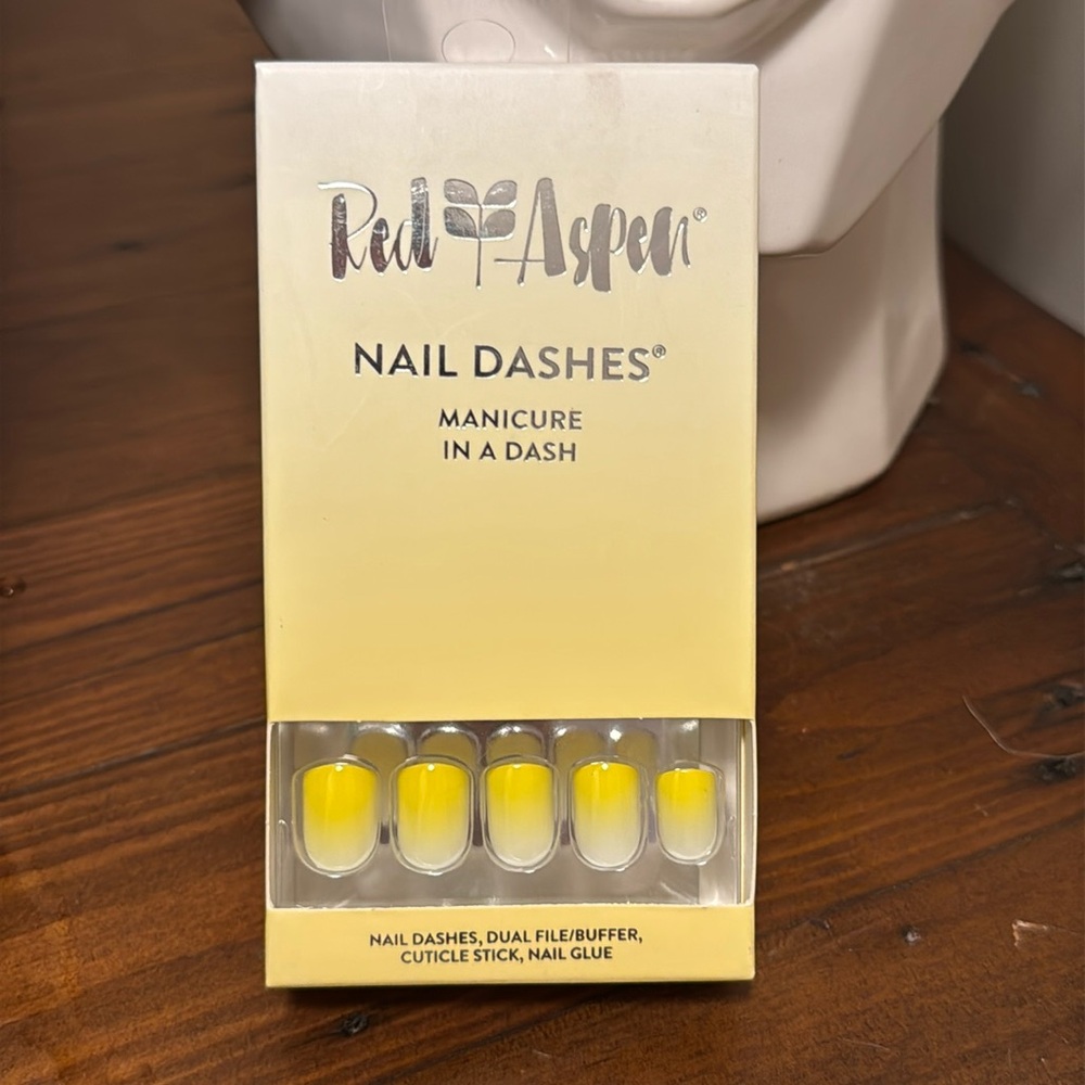 RED ASPEN Sunday Mimosa Serina Nail Dashes 24 Pop On Short Square 0-9.